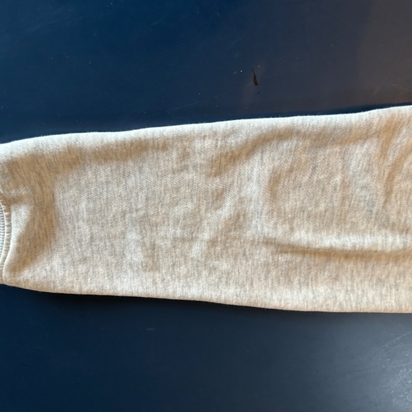 Influencer Sweatshirt - Picture 8 of 9